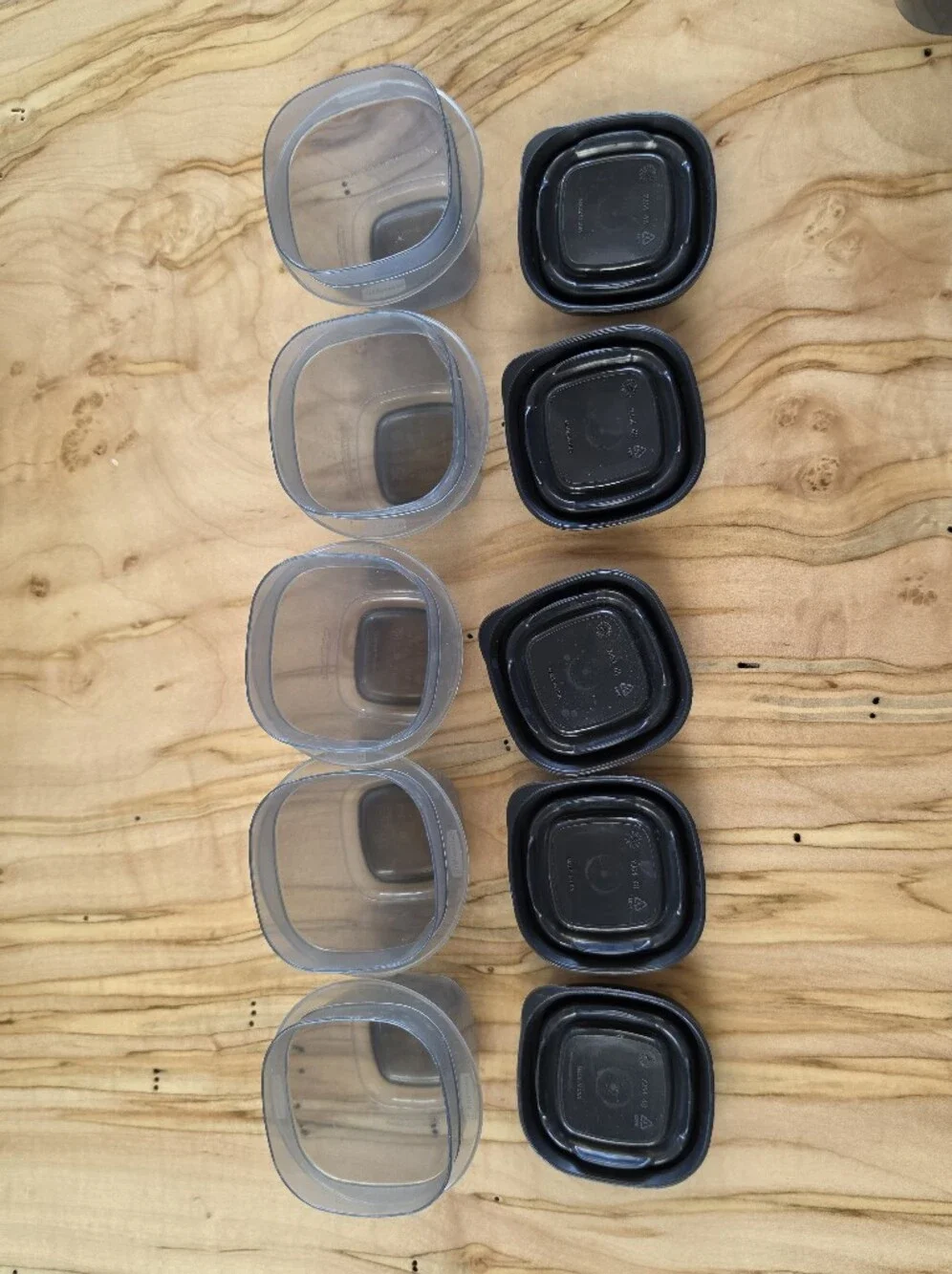 Rubbermaid Stackable Gray Food Storage Container Collection Set/40 pcs EUC